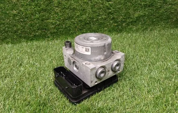 Ford Fusion II ABS Pump DG9C2C405DF