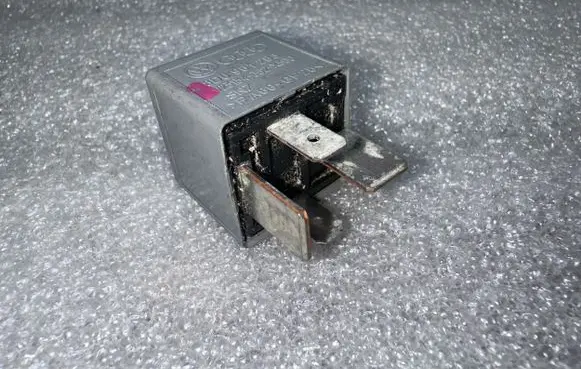 Audi A6 S6 C6 4F Other relay 8D0951253