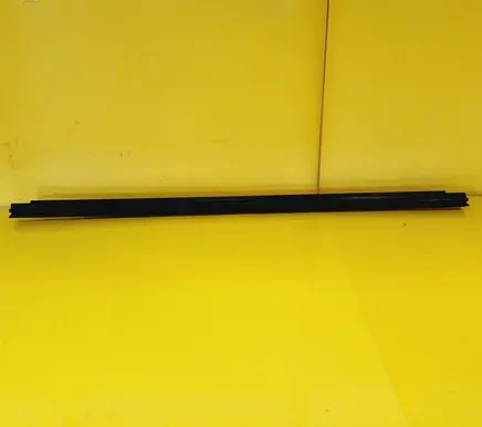Seat Ibiza IV (6J,6P) Front door glass trim molding 