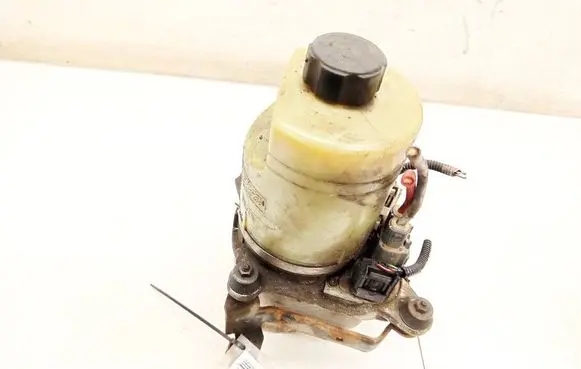 Ford Focus Power steering pump 4M513K514BF