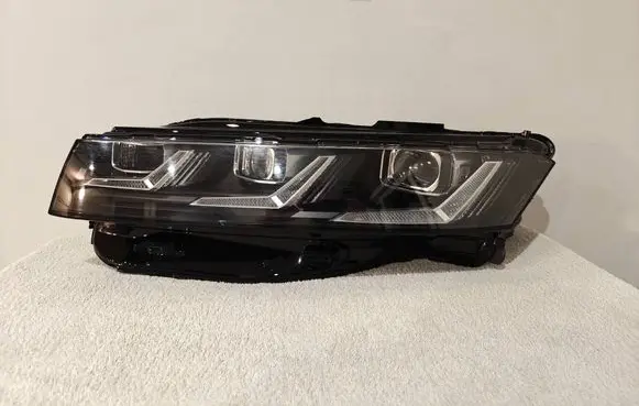 Volkswagen Touareg III Headlight/headlamp 761941081AB 0301130233A