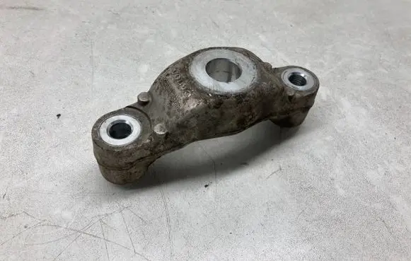 Volvo XC90 Front lower control arm/wishbone 31360700
