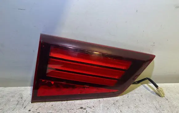 Mitsubishi Outlander Tailgate rear/tail lights