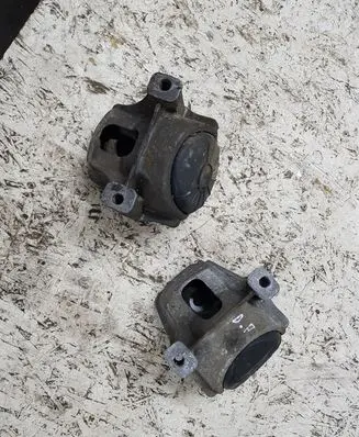 Audi A5 8T 8F Engine mount bracket