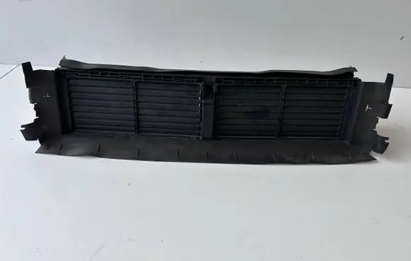 Volkswagen Tiguan Intercooler air guide/duct channel 5QS122323