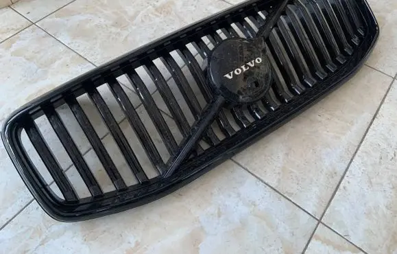 Volvo XC60 Front bumper upper radiator grill 32234986 32234989