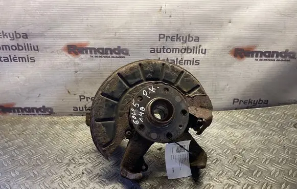 Volkswagen Golf V Front wheel hub