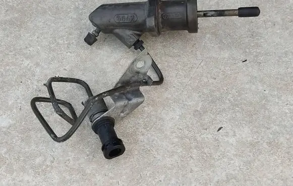 BMW 1 E81 E87 Clutch master cylinder G73613 6642