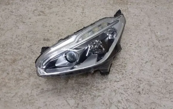 Peugeot 208 Headlight/headlamp 9810805780