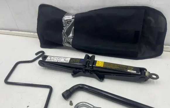 Opel Zafira B Tool set 13162852