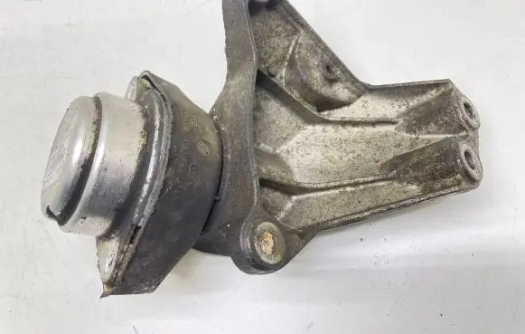 Audi A6 S6 C5 4B Engine mount bracket 4B0399151M 3618280
