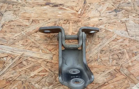 Hyundai i30 Front door upper hinge