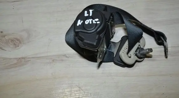 Nissan Note (E12) Rear seatbelt