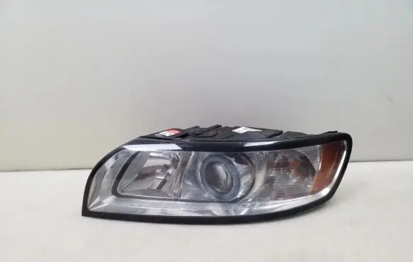 Volvo V50 Headlight/headlamp 30763037