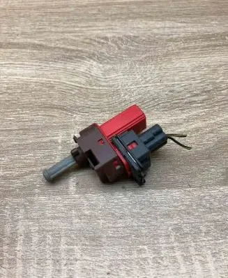 Ford Mondeo Mk III Brake pedal sensor switch 95BB7C534AC P6MGA WithPlug
