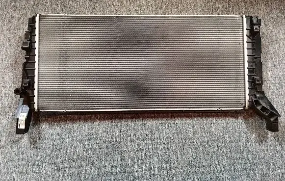 Mini Clubman F54 Coolant radiator 17118586324 8586324 22828110
