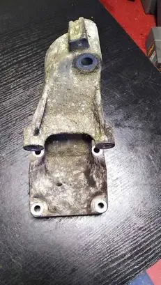 Mercedes-Benz E W211 Engine mounting bracket A6112230704