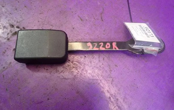 Front seatbelt buckle
