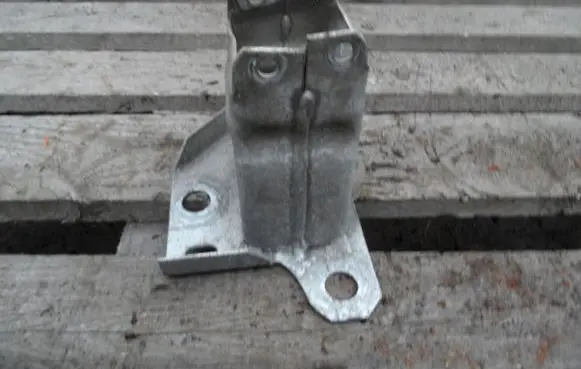 Renault Clio III Front bumper mounting bracket 8200104187D