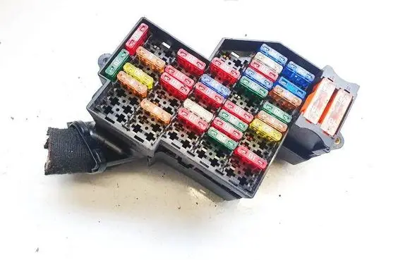 Volkswagen Touareg I Fuse box set