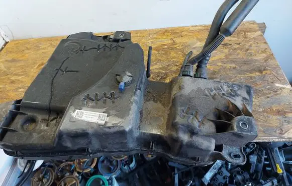 Volkswagen Tiguan Starter motor 5QS131877