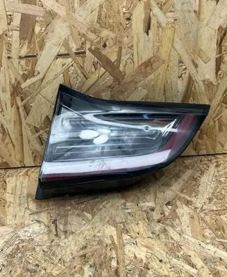 Tesla Model 3 Tailgate rear/tail lights 1077402 1077404