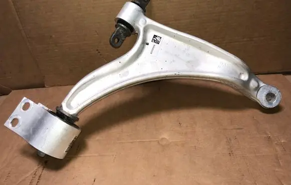Buick Envision II Front lower control arm/wishbone 84645428
