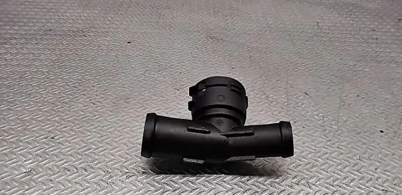 Volkswagen Touran I Engine coolant pipe/hose 