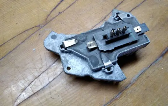 Mercedes-Benz CLK A208 C208 Heater blower motor/fan resistor 2108206210 9140010344