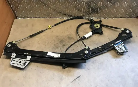 Mercedes-Benz E A207 Front door electric window regulator A2077200546
