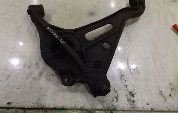 Suzuki Grand Vitara I Front lower control arm/wishbone