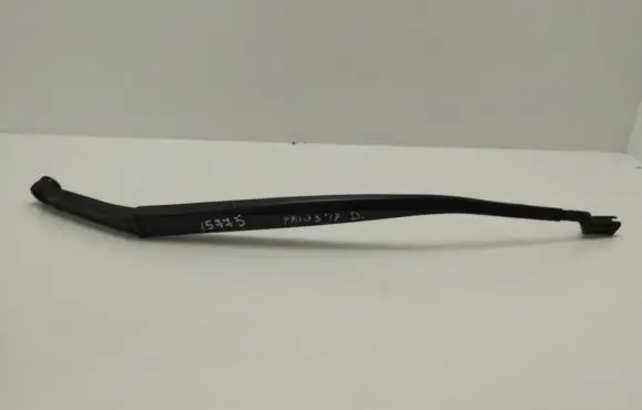 Toyota Prius (XW50) Front wiper blade arm 2682578
