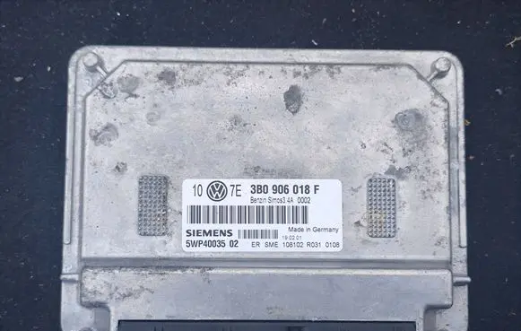 Volkswagen PASSAT B5.5 Engine control unit/module 3B0906018F 5WP4003502 34A0002