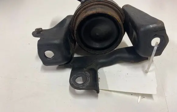 Toyota Corolla Verso AR10 Engine mount bracket