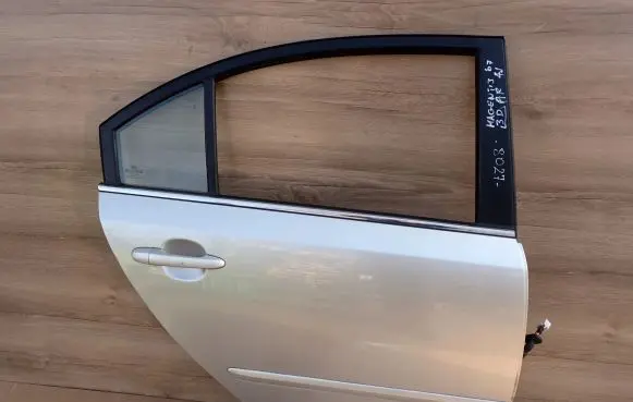 KIA Magentis Front door