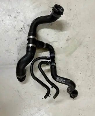 Mercedes-Benz CLS C219 Intercooler pipe mounting bracket A1675012703