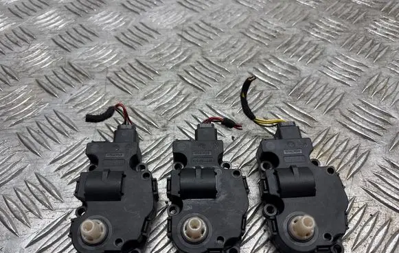 Mercedes-Benz E W212 Air flap motor/actuator 410475520