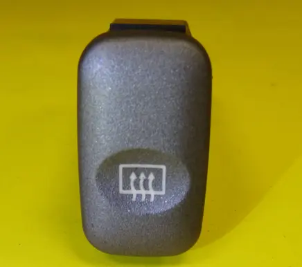 KIA Carnival Windscreen/window heater switch