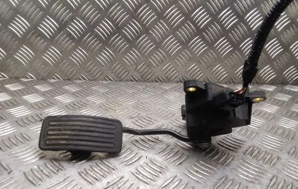 Nissan Qashqai Accelerator throttle pedal