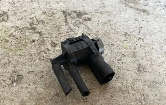 Volkswagen Golf VI Turbo solenoid valve 1K0906283A