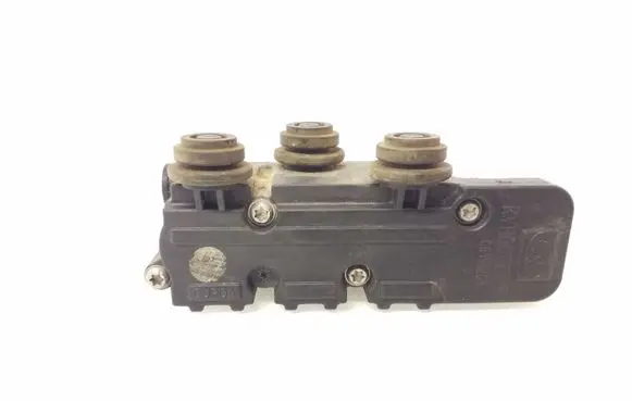Land Rover Discovery 3 - LR3 Air suspension valve block RVH000055