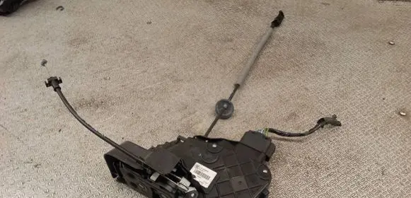 Volvo V70 Rear door lock 31253676
