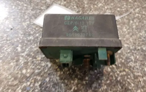 Peugeot 607 Glow plug pre-heat relay 9639912580