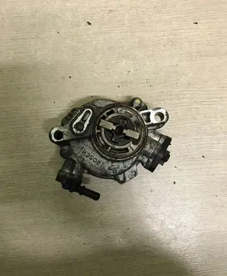 Citroen C4 II Picasso Vacuum pump 9804021880