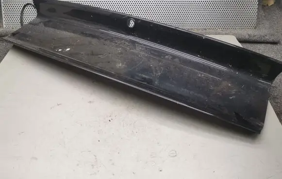 Ford Mustang VI Tailgate trim FR3B6342504