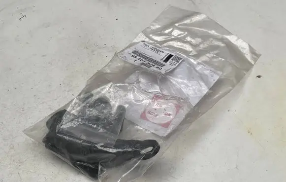 Ford Mondeo MK V Rear glass lock/latch W358 9810182880