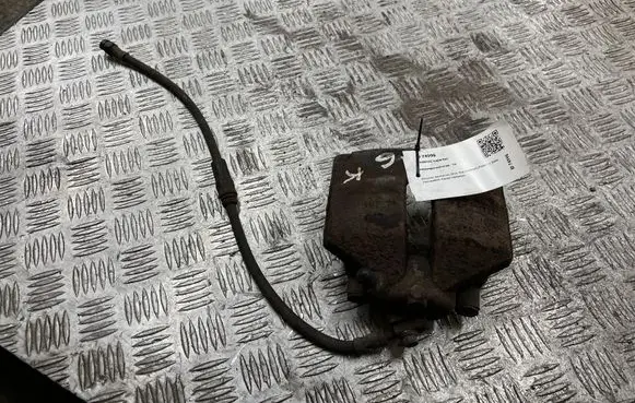 Volkswagen Golf VI Front brake caliper