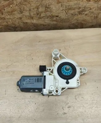 Mercedes-Benz CLS C257 Front door window regulator motor A0009061607