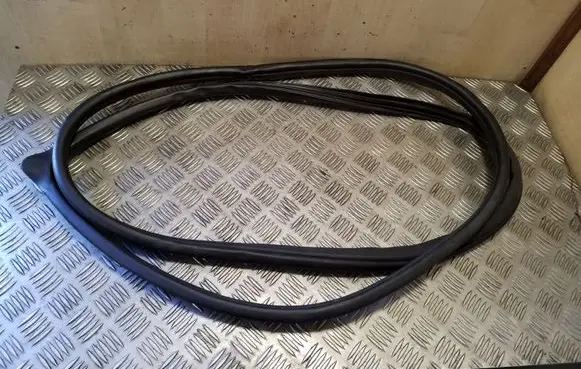 Honda CR-V Front door rubber seal