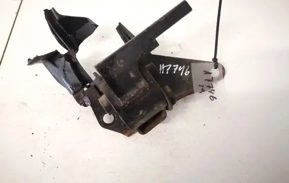 Toyota RAV 4 (XA20) Engine mount bracket 1237228030 12372-28030